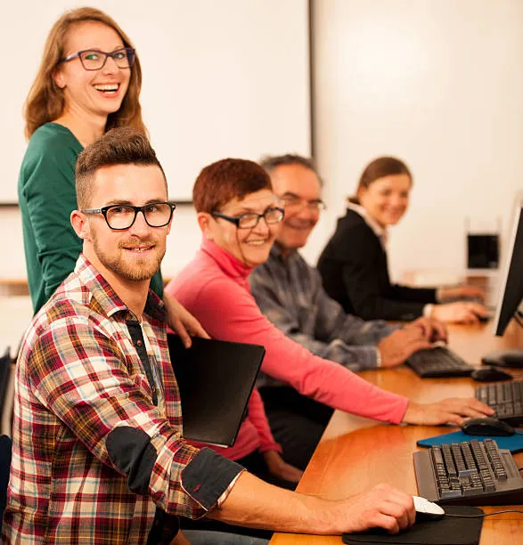 Студенты IT-школы обсуждают проект